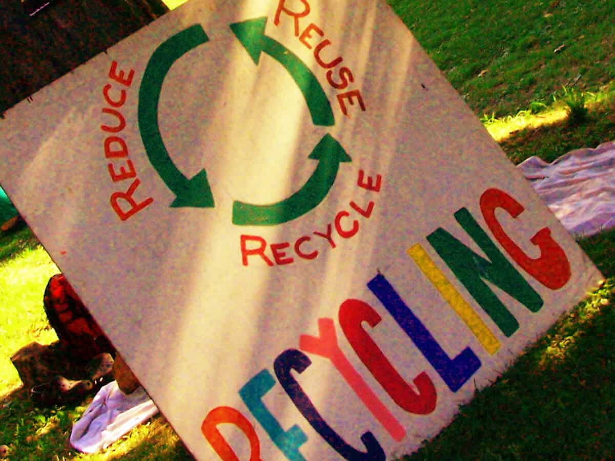 7 ways to reduce waste and move towards waste-free living via @greenglobaltrvl