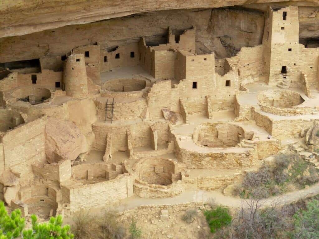 MESA VERDE NATIONAL PARK: Looking down at Cliff Palace