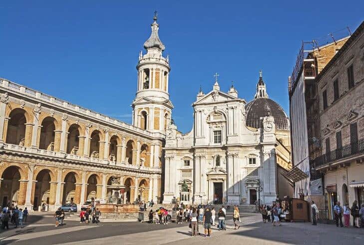 Church-Square marche 1