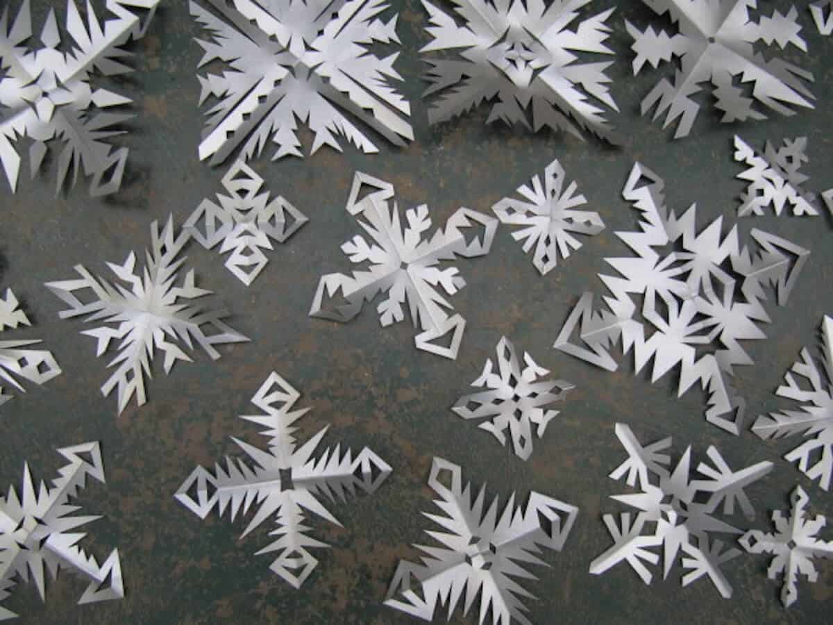Reuse scrap paper and make Christmas Snowflakes (Leonaora (Ellie) Enking)