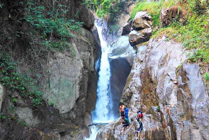 Hiking in Malaysia -Chiling Waterfall