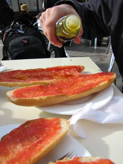 A Spanish Classic - Toast with Tomato (Pan Con Tomate)