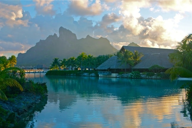 Snorkeling Bora Bora, Four Seasons Resort's Ruahatu Lagoon Sanctuary 