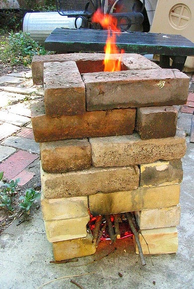 Off Grid Living DIY Stove - Improvised Rocket Stove