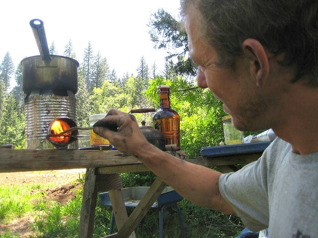 Off Grid Living DIY Stove - Rocket Stove