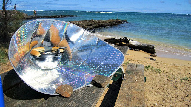 Off Grid Living DIY Stove - Solar Cooker with Hot Dogs