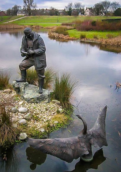 Peter_Scott_Statue_London_Wetland_Centre