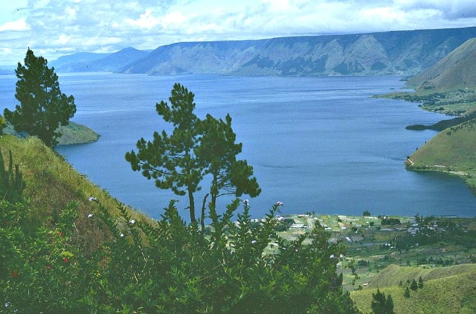 Things to do in Indonesia, visit Lake Toba - Sumatra