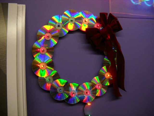 Recycling old CDs into a wreath - original and environmentally friendly Photo MBK