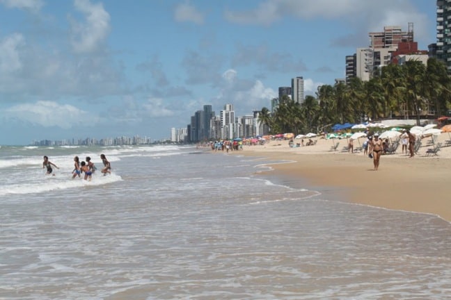 Kids playing on Boa Viagem Beach